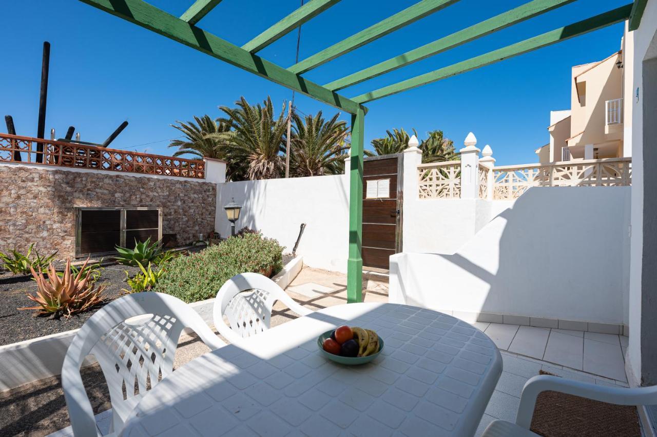 Homeforguest Apartment With Pool And Terrace 1 Min From The Beach Коральео Экстерьер фото
