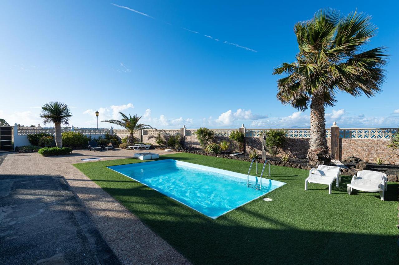 Homeforguest Apartment With Pool And Terrace 1 Min From The Beach Коральео Экстерьер фото